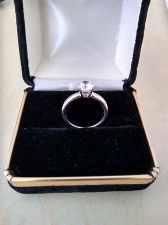 14K White Gold CZ Ring, Size 7 - $480 (hayward / castro valley)63471233851395122