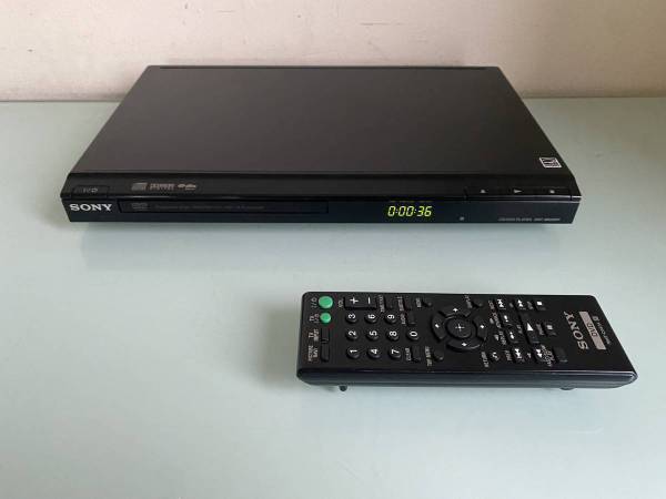 Sony Super Compact DVD & CD Player & Remote DVP-SR200P 1