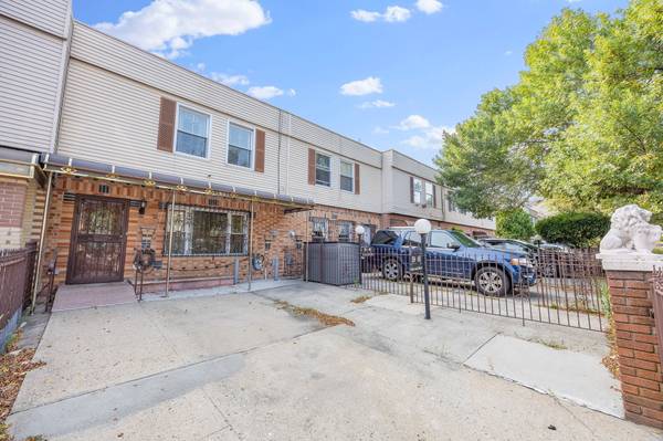 $649,000 / 4br - 1620ft2 - Extra Large Single Family House w/ Parking in Brownsville! OH 10/11 (Brownsville)64033800640897121