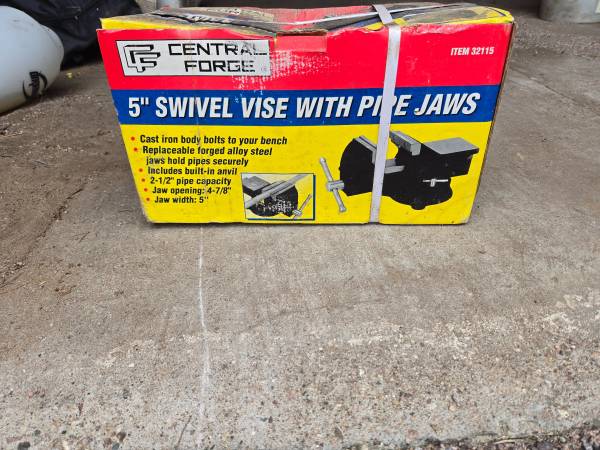 5" Swivel Vise with Pipe Jaws 1