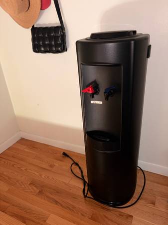 WATER DISPENSER 1
