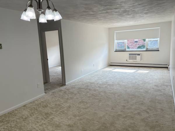 $2,250 / 1br - ~ HEAT/HW/PRKG ~*~ NO BROKER FEE ~ (NEWTON)63828558036483121