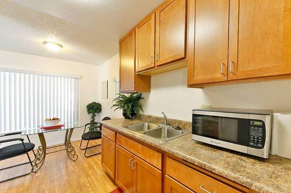 $952 / 1br - 800ft2 - One and Two Bedroom Apartments, Extra Storage, Swimming Pool (Fresno)63798508857859120