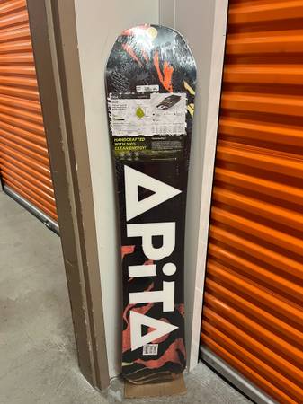 152 cm. NEW 2026 CAPiTA D.O.A. DOA twin snowboard - sporting goods