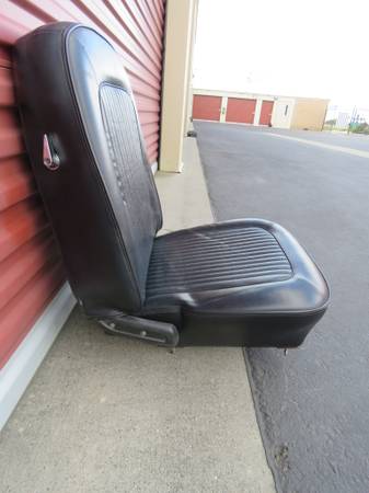 SET OF USED 1968 FORD MUSTANG FRONT AND BACK VINYL SEATS - $800 (fairfield / vacaville)63471321510531124
