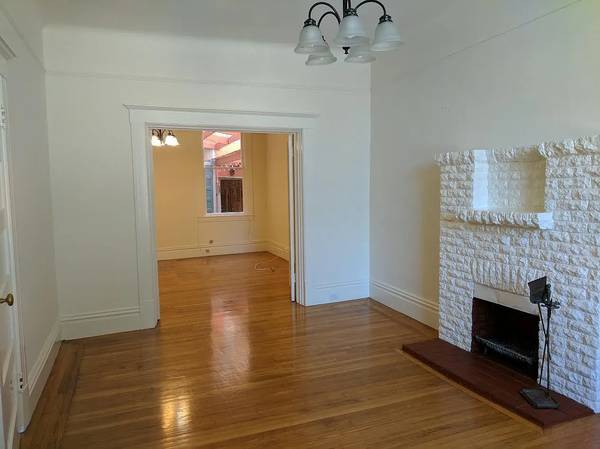 $1,399 / 3br - 1485ft2 - ++---Upper Noe Valley – Spacious 3-Room Arts & Crafts Flat w/ Courty! (San Francisco)64023716911362122