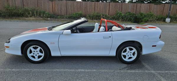 🔥1997 Chevrolet Camaro SS 30th Anniversary Convertible – ONLY 25K Miles! - $17,995 (Anchorage)63470608044673122