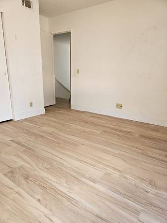$990 / 1br - 144ft2 - Large B/R (Hardwood Floor) in a Spacious Townhouse (San Diego)63998604972802120