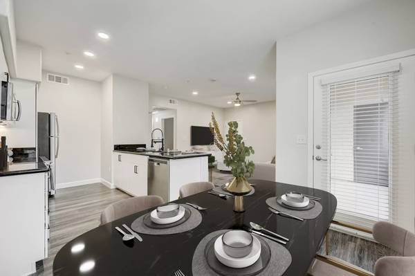 Just stunning! Spacious 1 Bed, 1 bath with lots of light 1