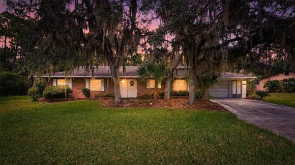 Over half an acre in Umatilla, Single Family 3/2 1