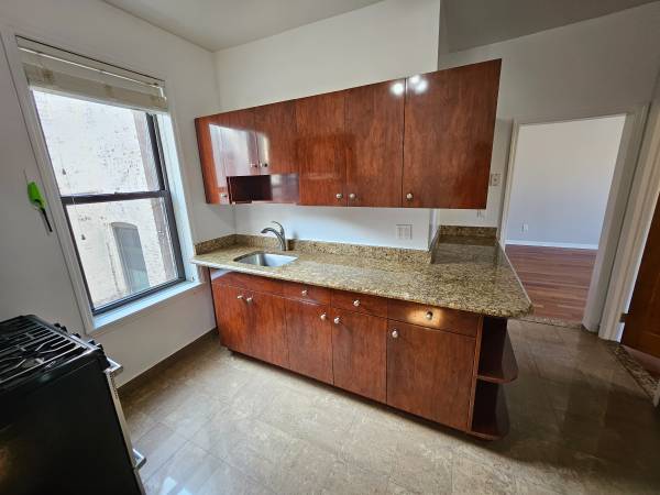 $2,750 / 2br - ✨ Bay Ridge Gem! near NYU, Subway, Xbus, Top Floor of Private 6 Family (bay ridge, dyker heights)63816602306177122