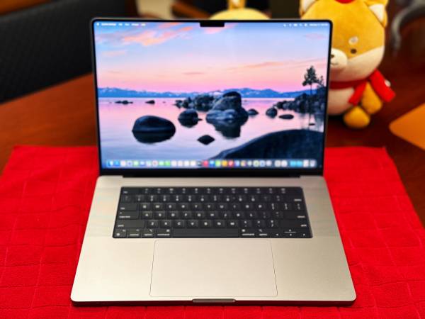 Apple MacBook Pro 16 inch M2 Pro 16GB memory 512GB SSD 1