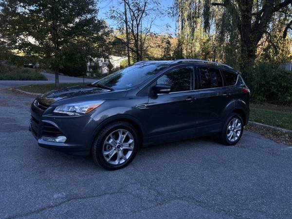 (NO DLR FEES ) 2016 Ford Escape Titanium LOW MILES 1