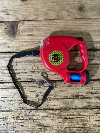 Pet Parade Retractable Leash - $15 (Indian Wells)62925981966337120