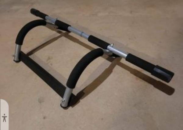Pull Up Bar 1