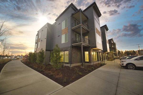 $2,895 / 3 dormitorios - 1105 ft² - ¡ALQUILER ANTICIPADO AHORA MISMO de nuestros apartamentos de 3 dormitorios y 2 baños en el 2.º piso! Llame HOY (Maple Valley, Renton, Covington)