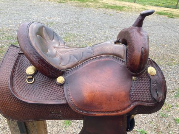 16" Crates Trail Saddle 1