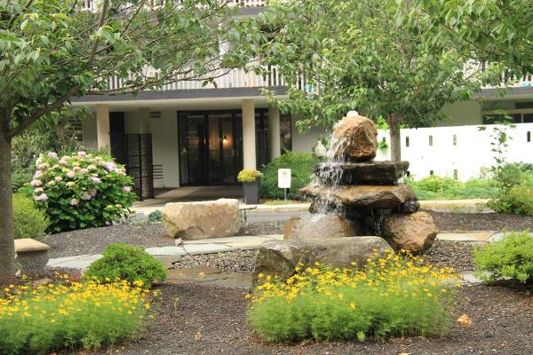 $2,132 / 1br - 1000ft2 - Private Balcony, Laundry Facility, Garage Parking (5 Suburban Rd, Worcester, MA)62969111481857124