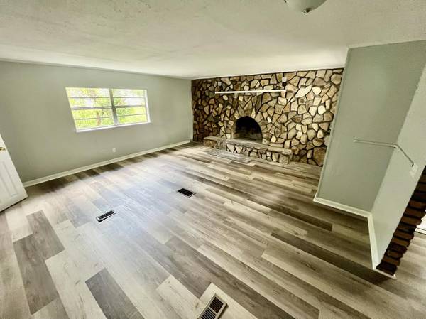 $2,395 / 5br - HUGE 5BR/2BA Zephyrhills Home Decorative Fireplace, Privacy Galore! (Zephyrhills)63980539763971122