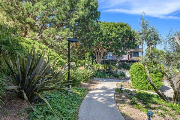 $3,160 / 1br - 865ft2 - 🐬🌴Walk-In Closet, Pet friendly, Minutes Walk to the Beach!* (Marina del Rey)63700958561667122