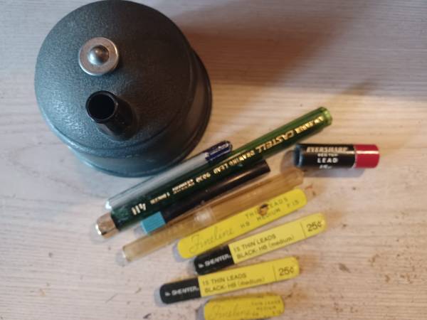 VINTAGE SHARPENER AND VINTAGE LEAD/CASES 1