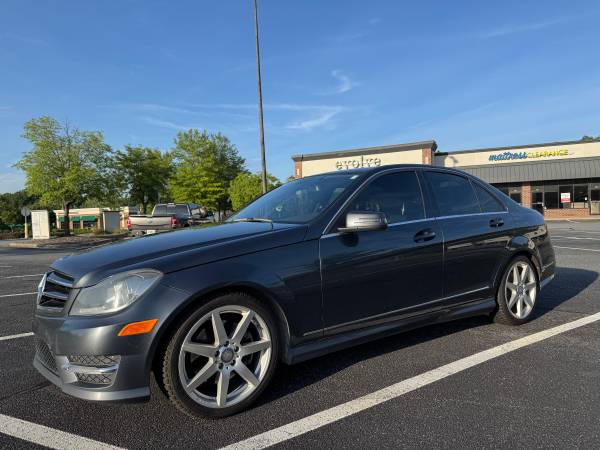 Mercedes-Benz c300 - $8,900 (Woodstock)63620318786945121
