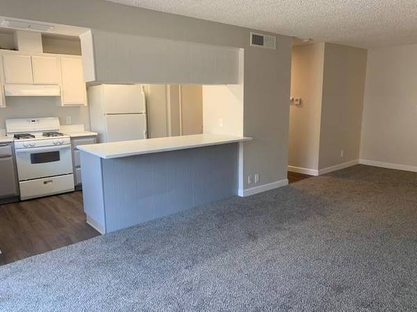 $1,295 / 2br - Creekside Apartments Move In  Special !!! (Fresno)63798509598721124