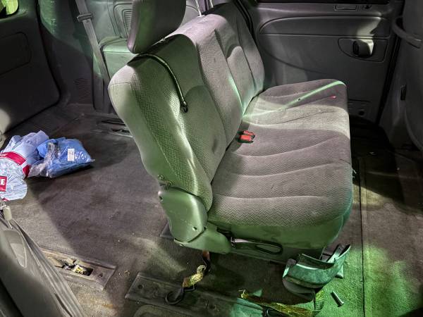 2005 dodge caravan - $1,75063442546419075124