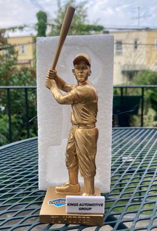 NY Mets Brooklyn Cyclones Gil Hodges Statue 1