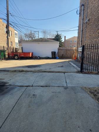 1 Parking Spot available 1