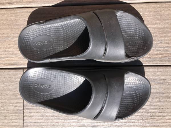 OOFPS Women's Sandal/Slides, Size 8 1