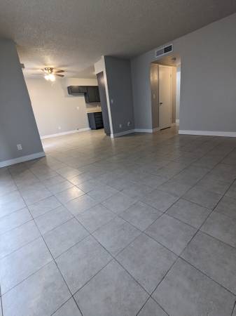 $1,350 / 2br - 950ft2 - Beautiful 2X1 upstairs with CENTRAL A/C! CALL TODAY (Fresno)64008333689345120