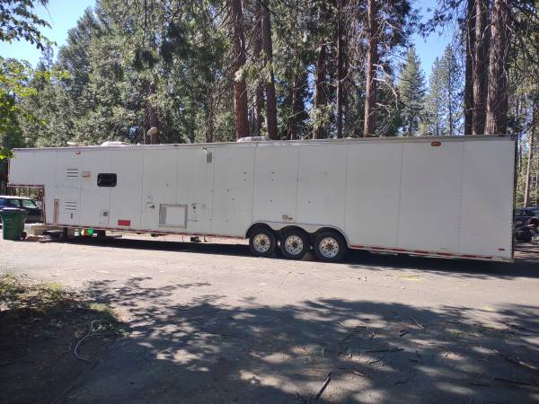 2005 Haulmark Trailer 1