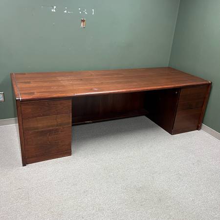 Big Office Desk 1