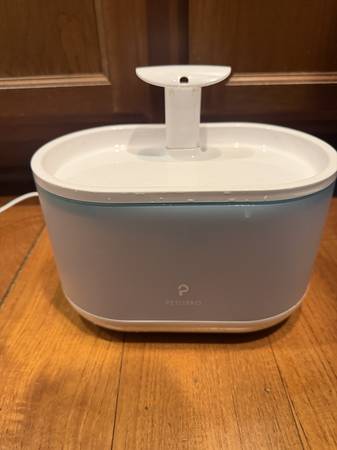 Petlibro Capsule Automatic Pet Water Fountain 1