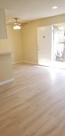 $2.395 / 1 dormitorio - 650 pies² - Amplio departamento actualizado de 1 habitación y 1 baño en el último piso en Belmont (belmont)63348467198467124