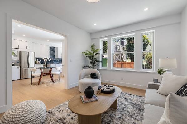 $7,995 / 2br - 1200ft2 - 2BEDS 1.5BATHS STAND ALONE 2 STORY CARRIAGE HOUSE (San Francisco)64000589932802121