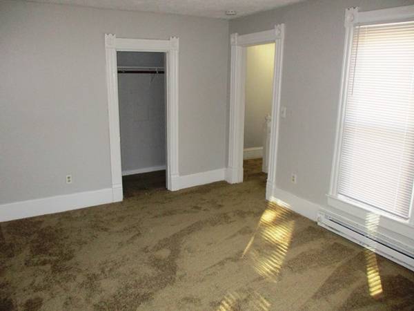 $830 / 2 habitaciones - 2 Dormitorios cerca del centro (818 W Washington)62978576340355123
