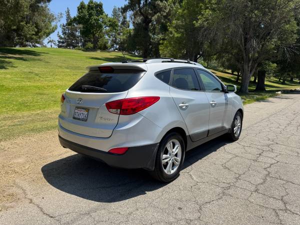 2012 HYUNDAI TUCSON GLS. PLATA. - $6.499 (Sun Valley)63470893726721123