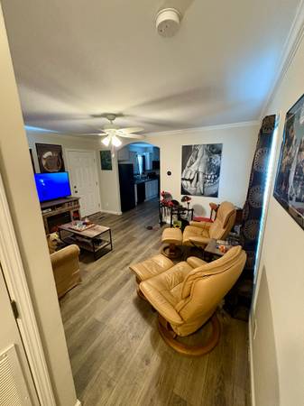 $800 / 1br - 1000ft2 - Room for Rent!🏠 (Browns Summit)64027445507458123