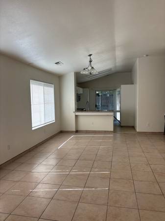 $2,000 / 3br - 1200ft2 - Available Now ! Upgraded Nice 3 bedroom  2 bath (Visalia)63809887388547121