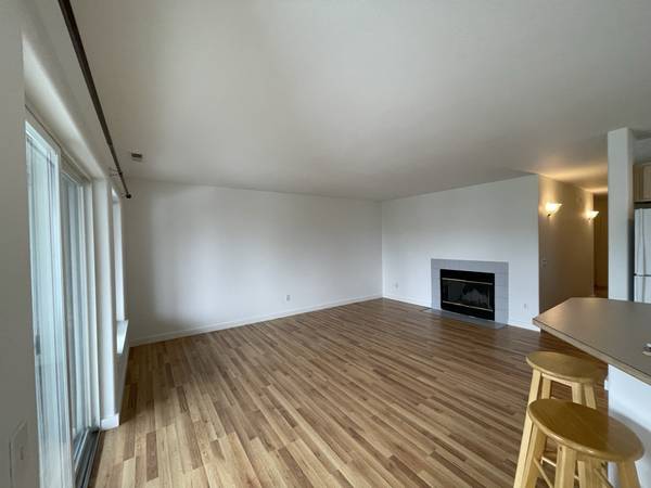 $1,875 / 2br - 1132ft2 - Overlake Condominiums Top Floor Unfurnished Rental (Chelan)63808971371779124