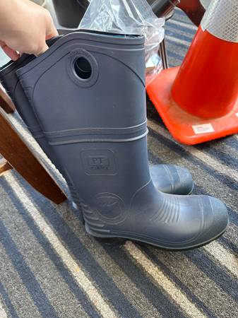 Plaintoe rubber boots men’s size 8 1