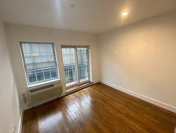 $1,500 / 2br - Bright 2BR Apartment In Far Rockaway (Queens)63912044856963120
