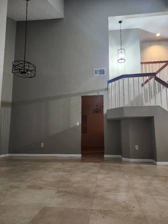 $4350.00 / 3br - Casa familiar moderna de 3 habitaciones y 2.5 baños en Chula Vista - $4350/mes63878361645827121