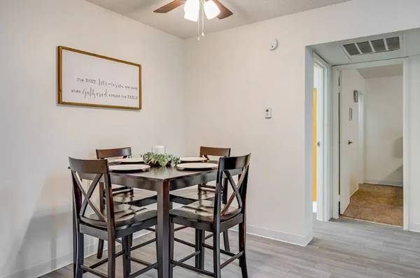 $1,299 / 1br - 625ft2 - Best prices and only $59 for water/sewer & trash! Easy to qualify $35 (Chandler)64024997082754124