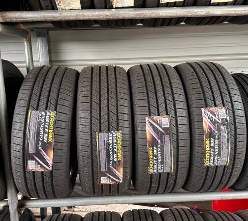 (4) 235/45R19 NUEVO BLACKHAWK GARANTÍA DE 50.000 MILLAS - $480 (North Hollywood)63435358348289122
