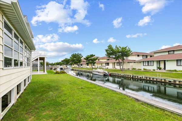 $750,000 / 3br - 1512ft2 - WATER VIEWS! On canal just pull up your boat - Midtown OC (Ocean City)63806890872963123