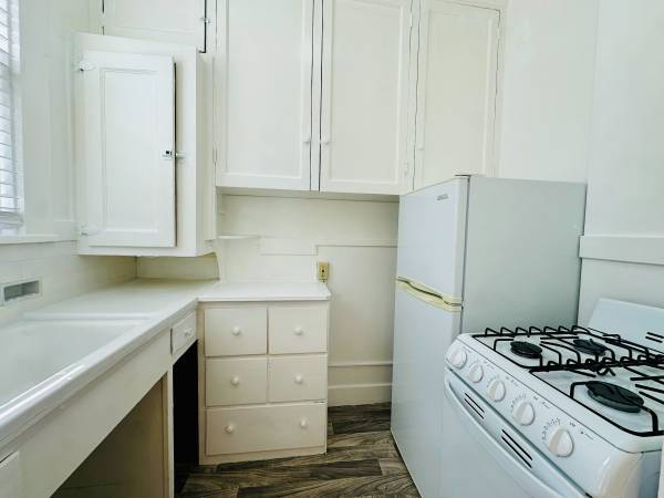 $1,795 / 350ft2 - Sunny Corner Studio near UC Berkeley (berkeley)63806889421441123