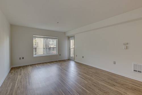 $2,130 / 1br - 637ft2 - One Bedroom with balcony overlooking the courtyard (Eastlake, SLU, Amazon)63934420064642124